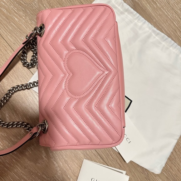 Gucci -GG MARMONT SMALL SHOULDER BAG - Picture 2 of 16